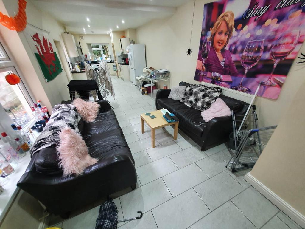Living area (2)