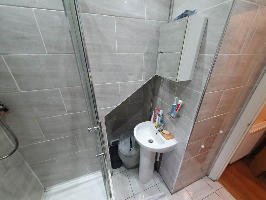 Top floor bathroom (