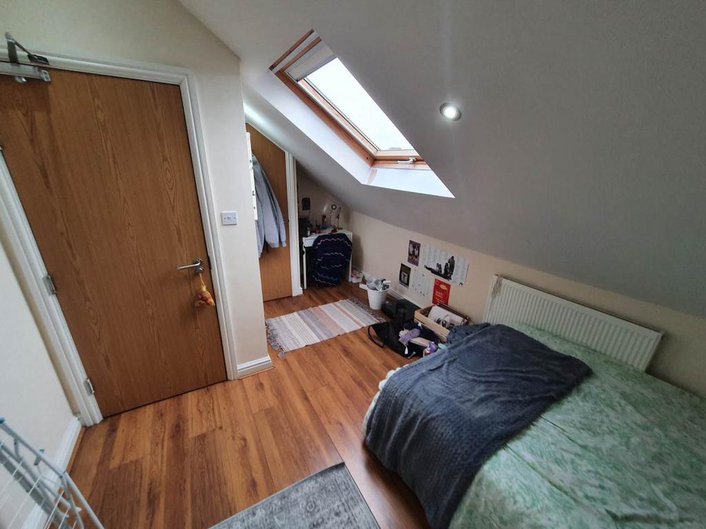 Top floor front bedr