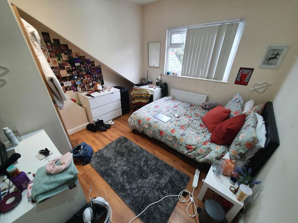 Top floor rear bedro