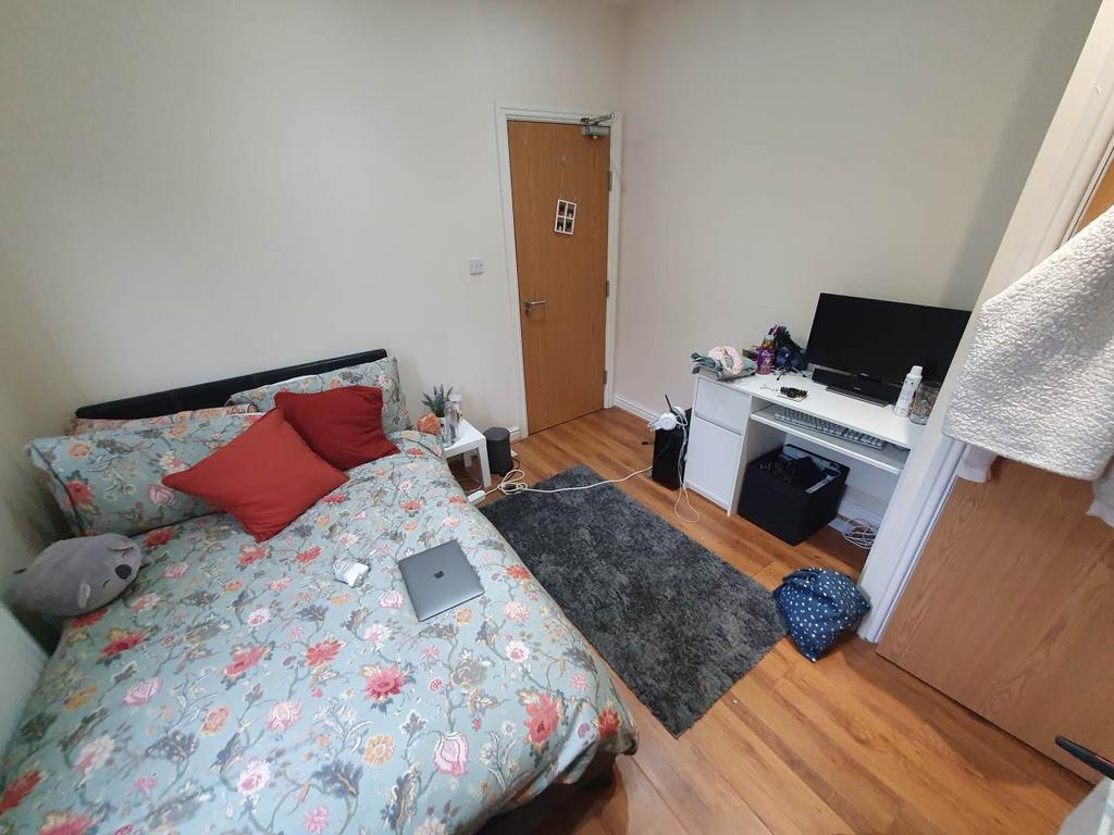 Top floor rear bedro