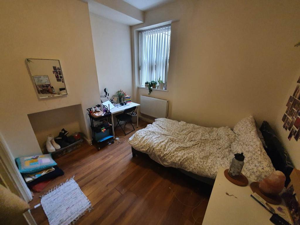 First floor middle r