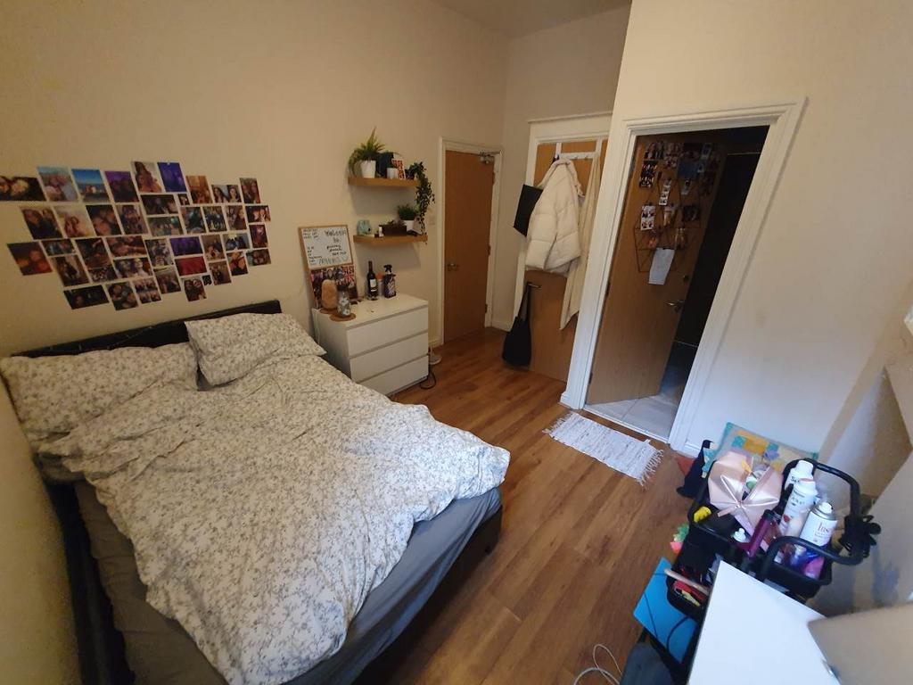 First floor middle r
