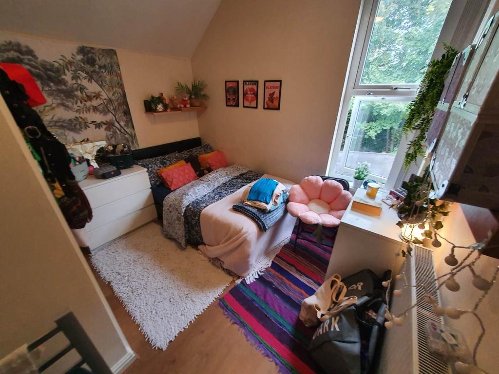 First floor rear bed