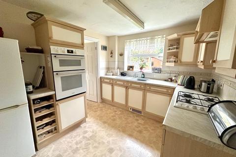 3 bedroom detached house for sale, Hadland Close, Bovingdon HP3