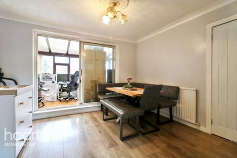 39 Grosvenor Road, Woodlands, Doncaster, DN6 7LD