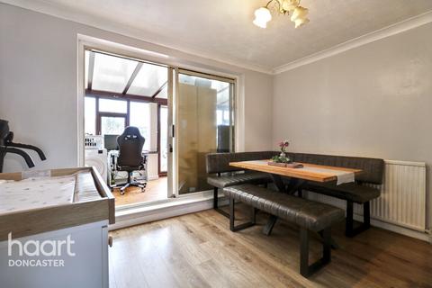39 Grosvenor Road, Woodlands, Doncaster, DN6 7LD