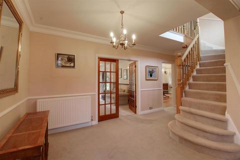 4 bedroom detached house for sale, Brookmans Avenue, Brookmans Park AL9