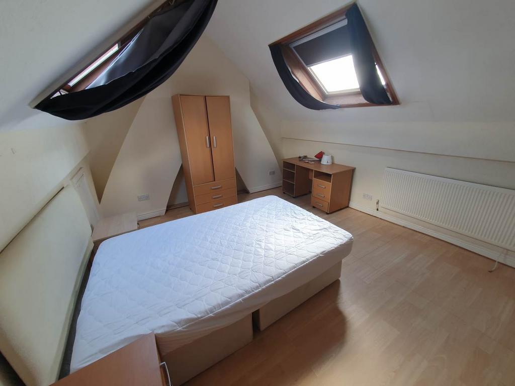 Attic Bedroom (2)