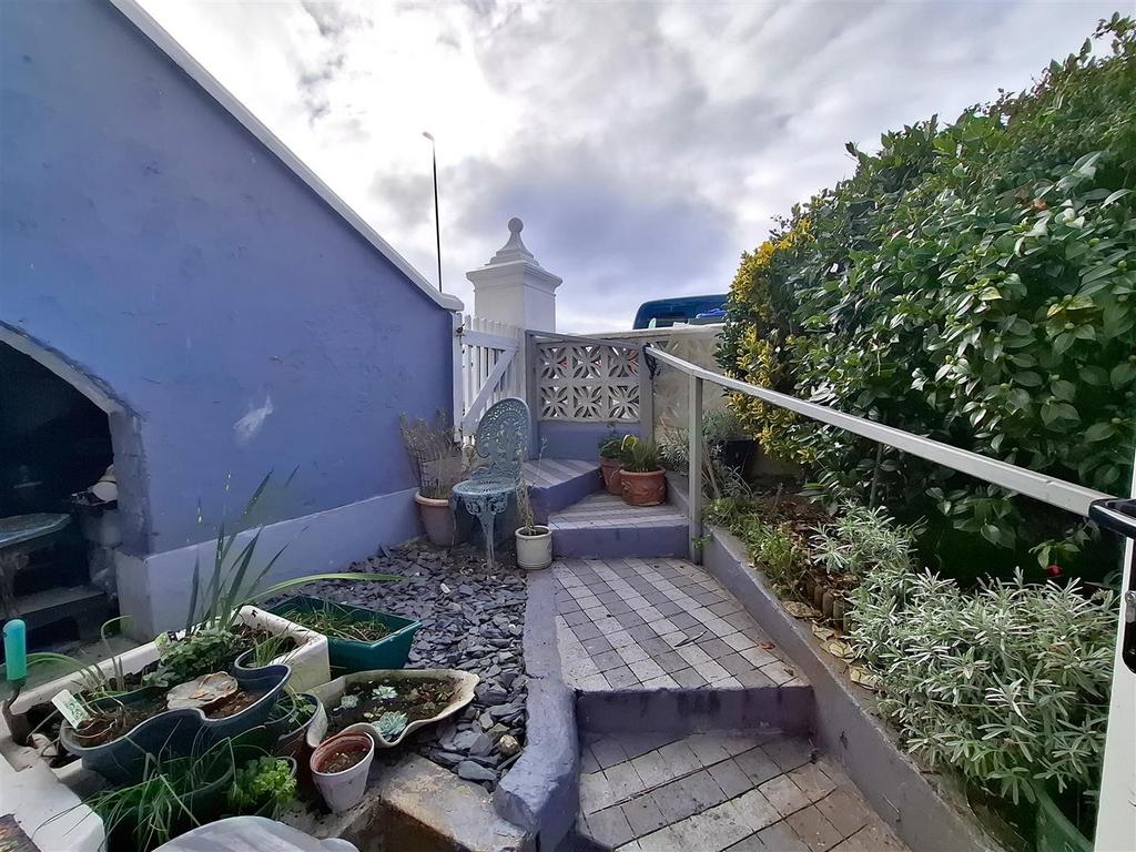 Front Garden.jpg