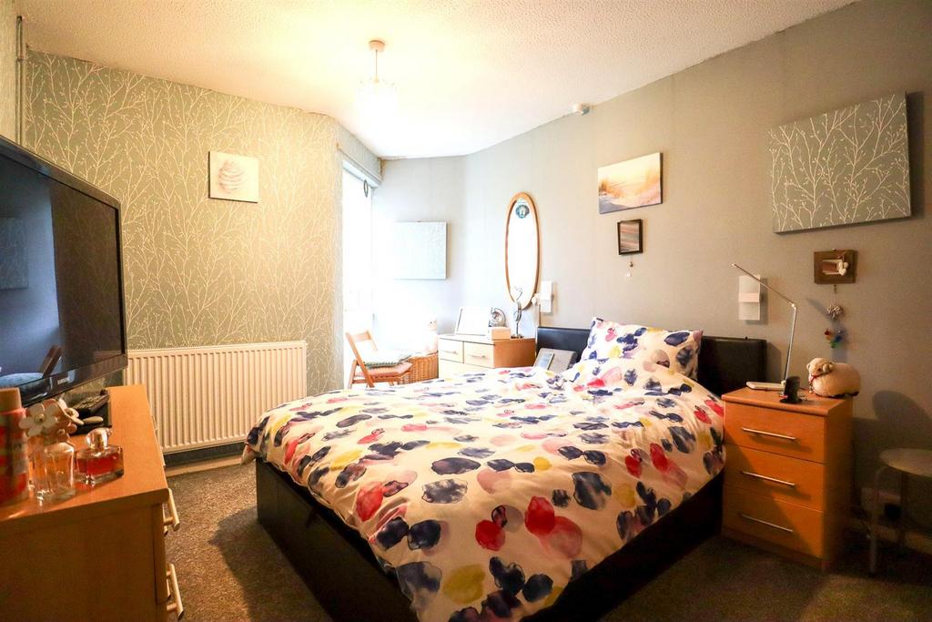 Bedroom 1.jpg