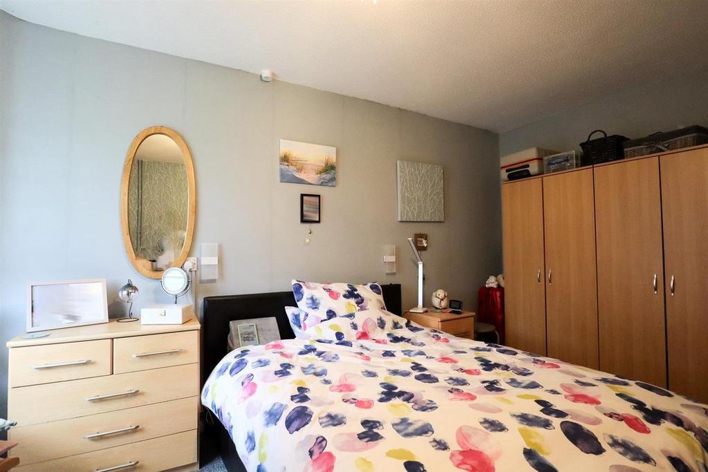 Bedroom 1 (2).jpg