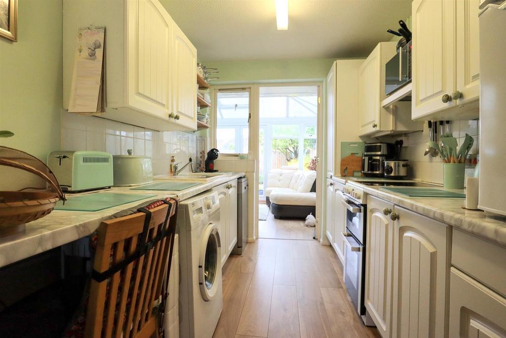 Kitchen (2).jpg