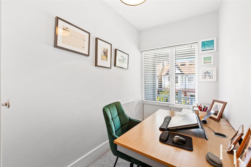 Bedroom/Office