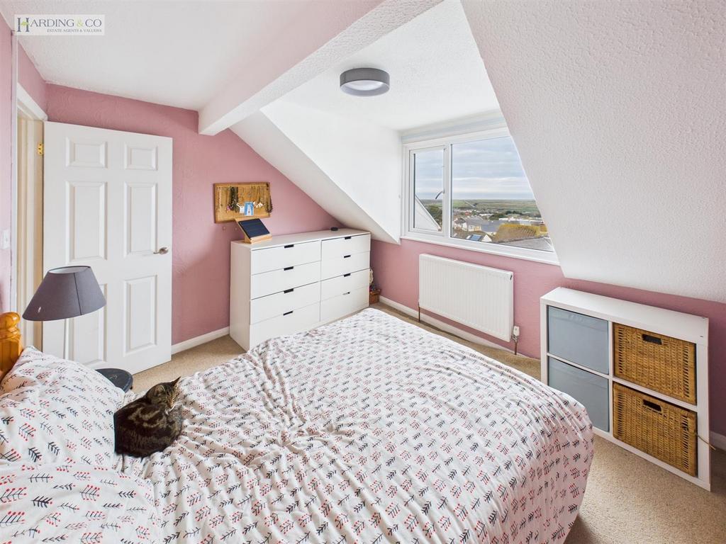 Bedroom 1 (3).jpg