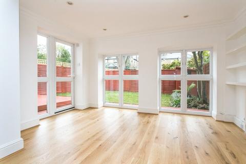 3 bedroom apartment to rent, Palace Road, Lambeth SW2