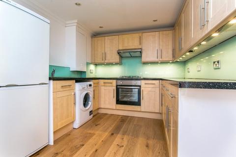 3 bedroom apartment to rent, Palace Road, Lambeth SW2
