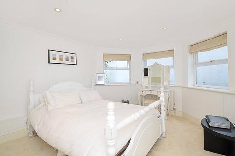 3 bedroom apartment to rent, Palace Road, Lambeth SW2