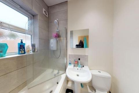 2 bedroom flat to rent, Forest Road West, Nottingham NG7