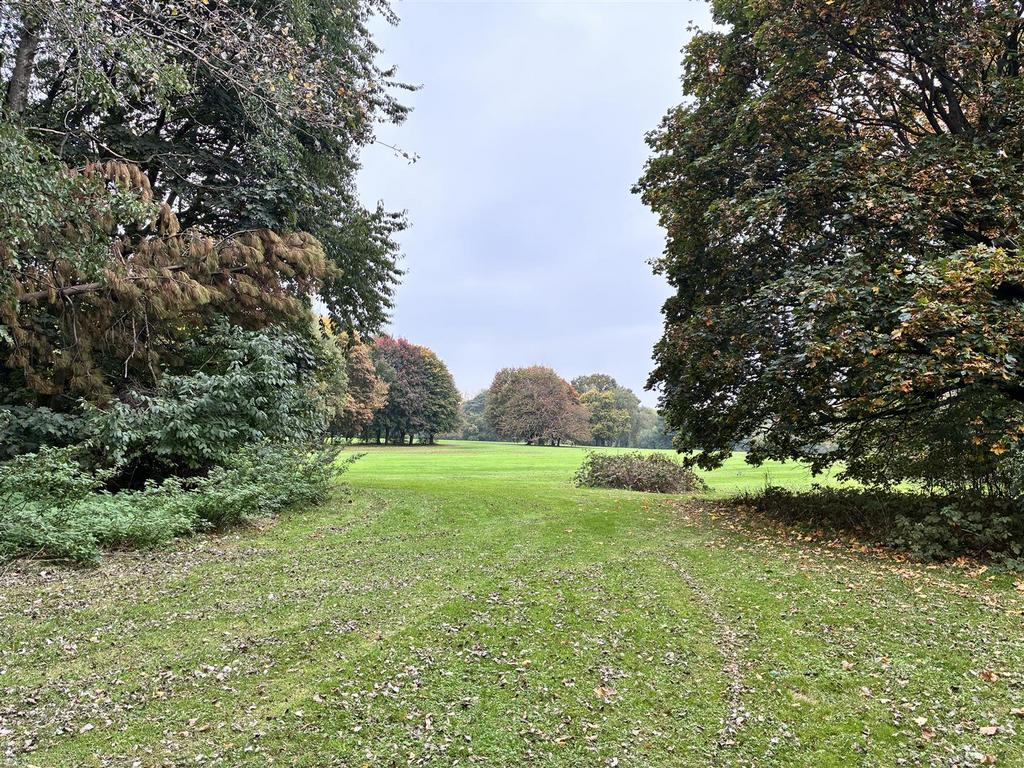 Gardeners Place 67, Golf Course View .jpg
