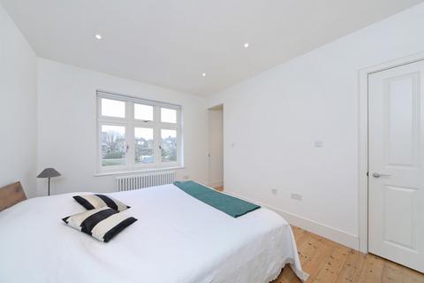 3 bedroom detached house to rent, Pangbourne Avenue, London, W10