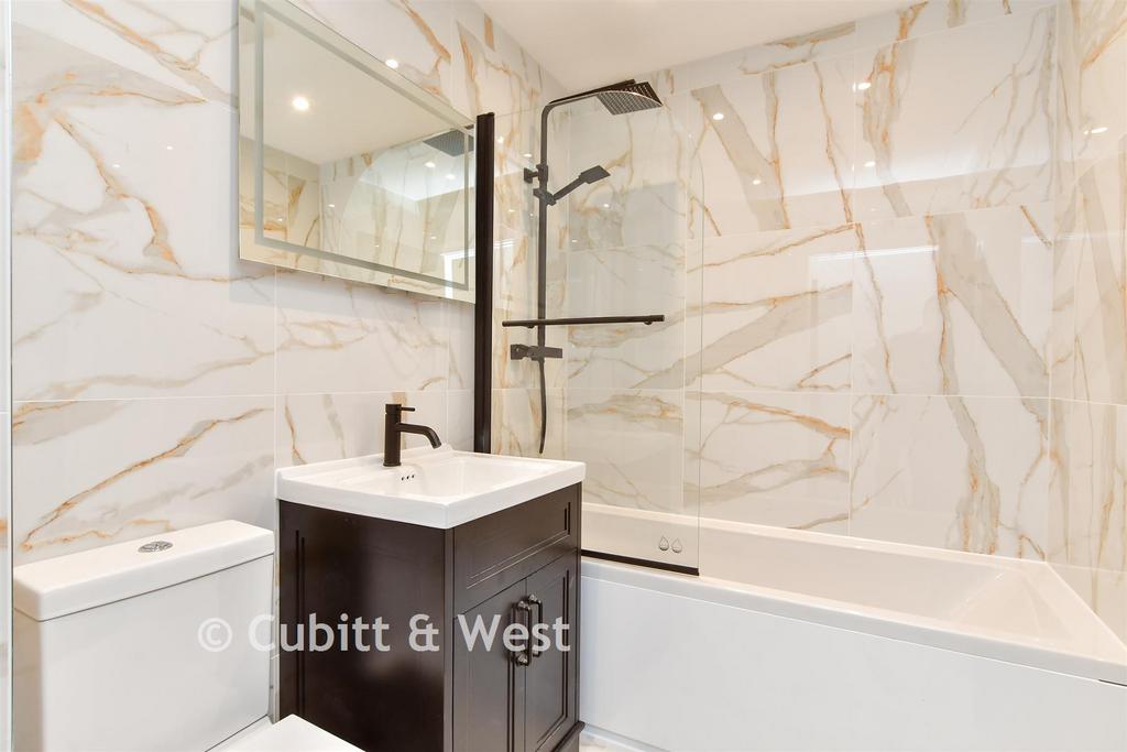 En-Suite Bathroom