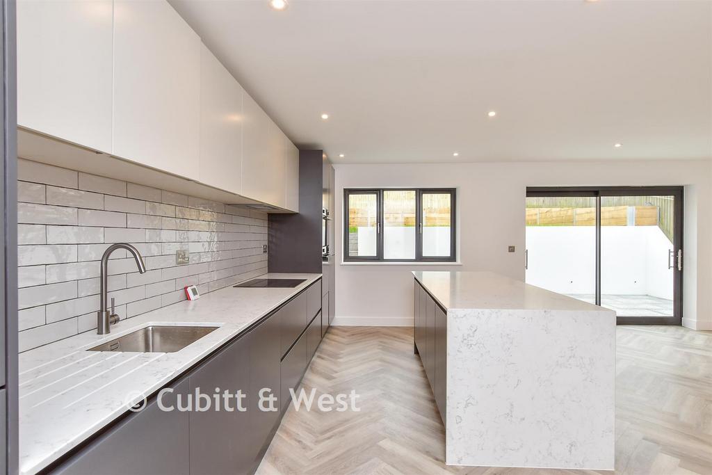 Kitchen/ Living Room
