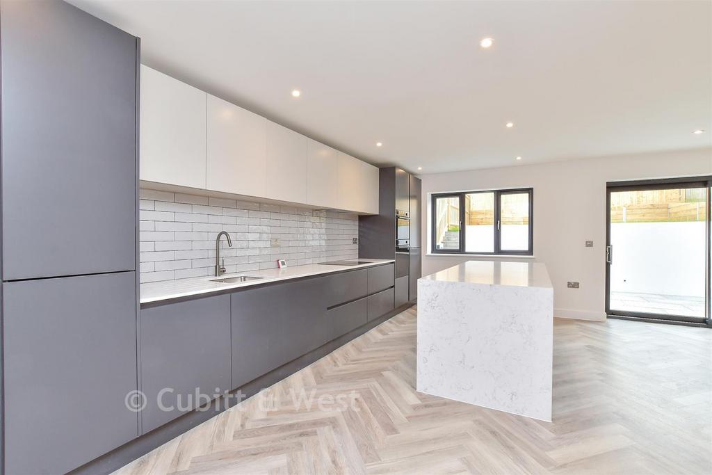 Kitchen/ Living Room