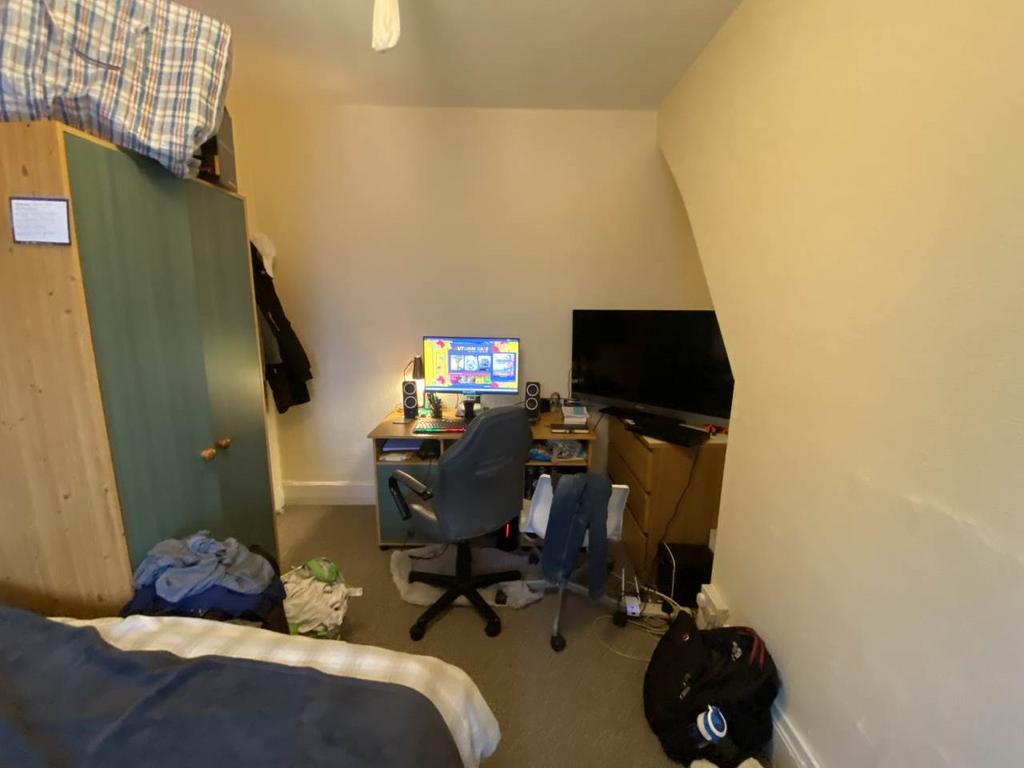 Bedroom 6 Reverse
