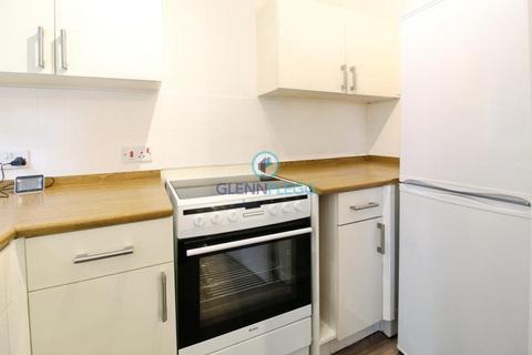 1 bedroom flat to rent, The Drive, Langley