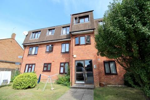 1 bedroom flat to rent, The Drive, Langley