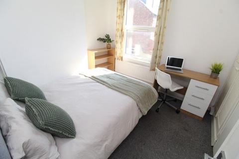 4 bedroom semi-detached house for sale, Dunkirk Road, Nottingham NG7