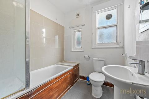 1 bedroom flat for sale, Gleneldon Road, London SW16
