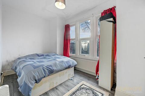 1 bedroom flat for sale, Gleneldon Road, London SW16