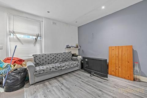 1 bedroom flat for sale, Gleneldon Road, London SW16