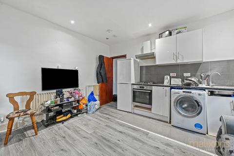 1 bedroom flat for sale, Gleneldon Road, London SW16