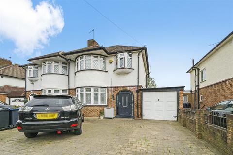 Litchfield Avenue, Sutton