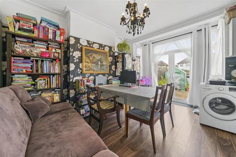 undefined, Litchfield Avenue, Sutton