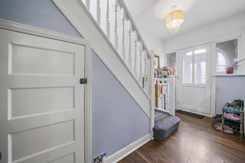 undefined, Litchfield Avenue, Sutton