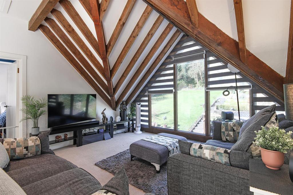 10 - Snug Area.jpg