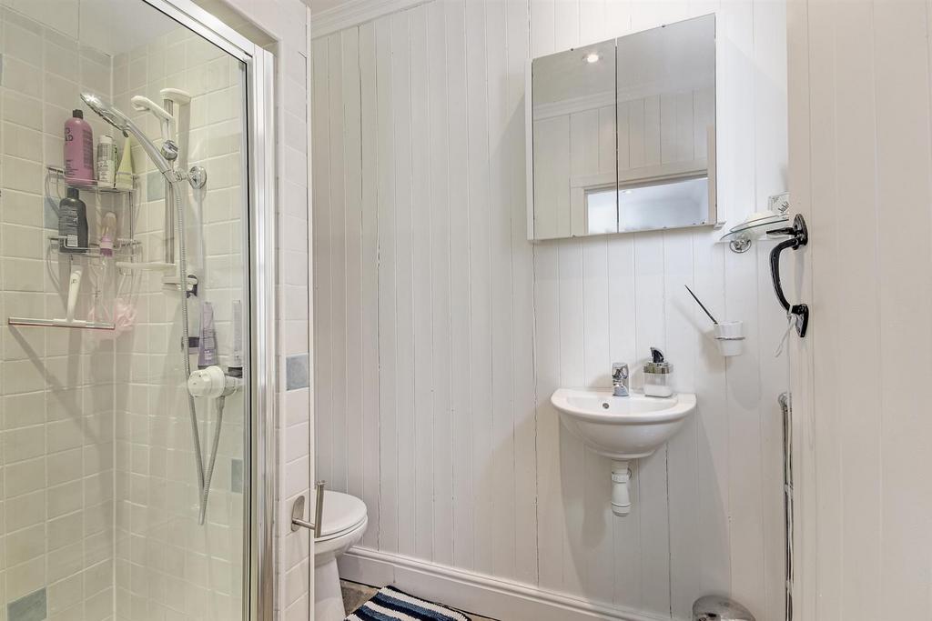 8 - Ensuite.jpg