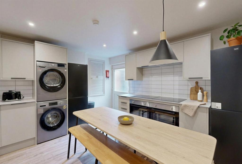 House in Leeds, Headingley Hill, Hyde Park - View 5