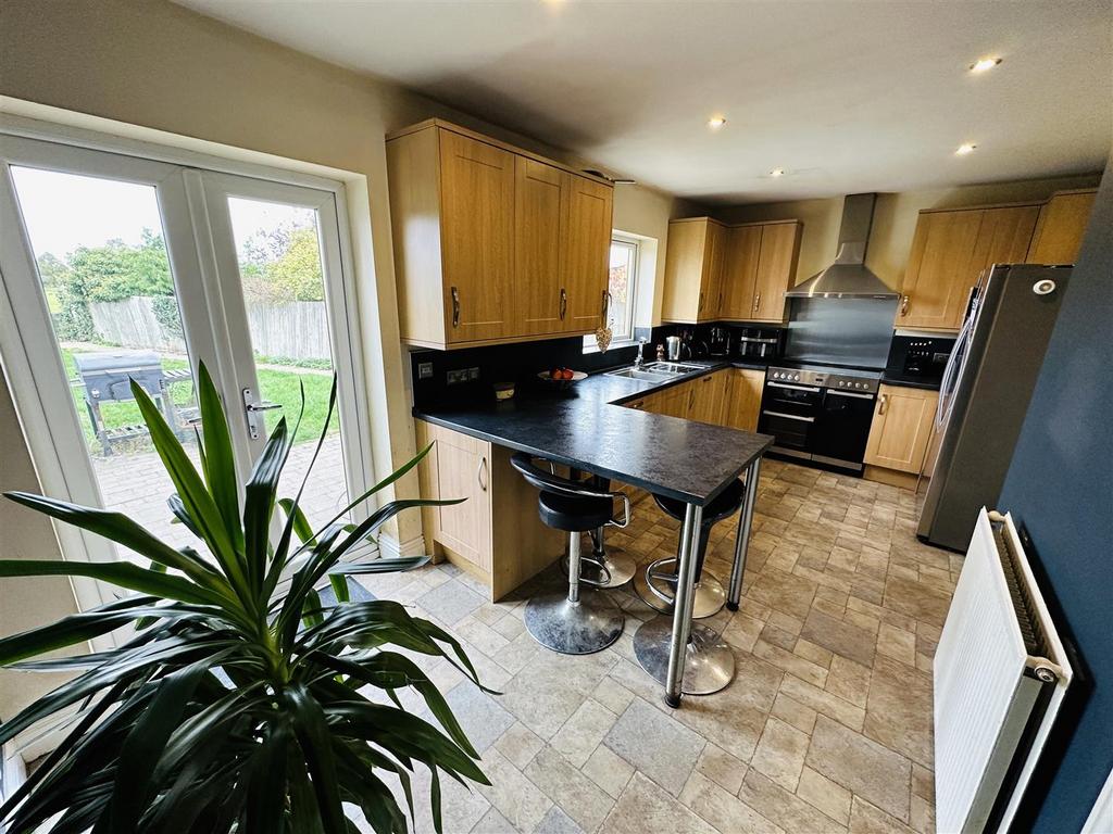 Kitchen 2.jpg