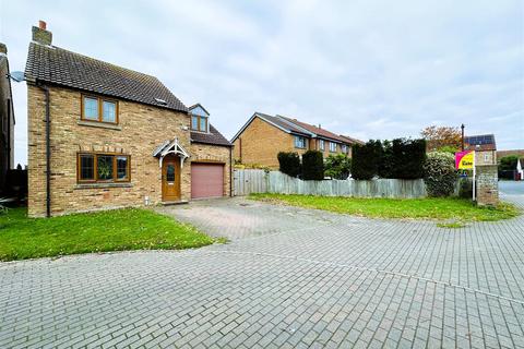 4 bedroom detached house for sale, Park Avenue, Barlow, Selby