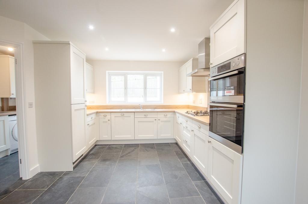 70 Du Maurier Drive TPS Bodmin 01208 74182-11