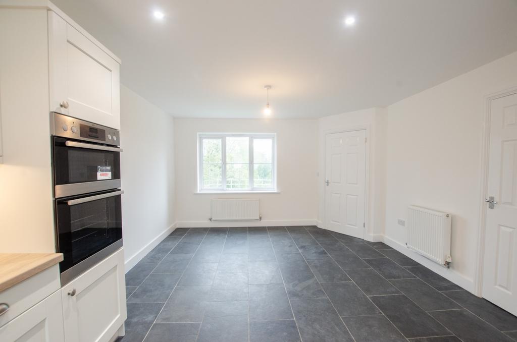 70 Du Maurier Drive TPS Bodmin 01208 74182-09