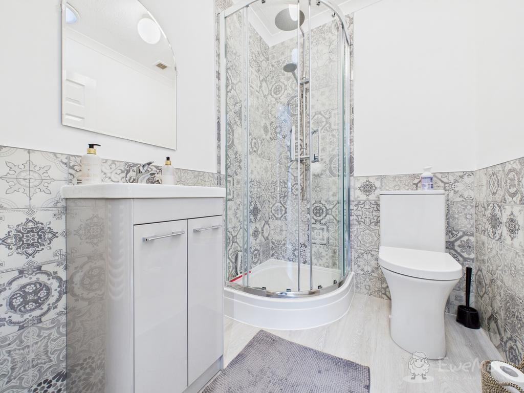 Ensuite to Bedroom Two