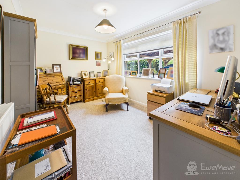 Bedroom or Study