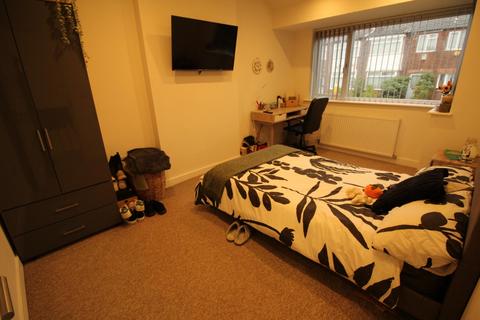 3 bedroom house to rent, Kelso Gardens, Leeds LS2