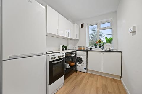 2 bedroom flat for sale, Beech Lawns, Finchley London N12